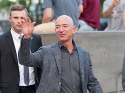 jeff-bezos-has-a-great-business-philosophy-according-to-netflix-ceo-reed-hastings-gives-amazon-chairman-credit-for-his-success 