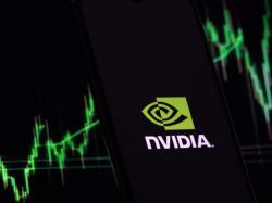 nvidia-stock-analysts-are-bullish-while-reddit-user-predicts-nvda-will-drop-to-800