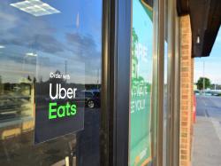  from-groceries-to-gourmet-instacart-and-uber-eats-serve-up-convenience-with-new-collaboration 