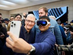  tim-cook-kicked-off-ipad-event-by-hyping-up-apple-vision-pro-top-analyst-says-its-just-a-reminder-while-jim-cramer-says-its-not-a-bust 