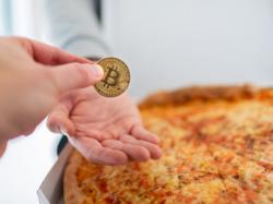  happy-bitcoin-pizza-day-remembering-with-crypto-regret-the-day-when-2-pizzas-cost-10000-btc 