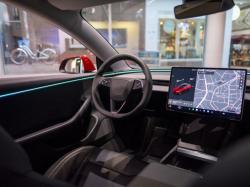  tesla-breaks-silence-on-vehicle-safety-data-after-a-year-autopilot-boasts-lower-accident-risk-vs-manual-driving 