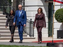  kamala-harris-defends-bidens-slow-start-at-debate-with-strong-finish-clinton-newsom-obama-race-to-support-president 