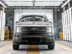  ford-rolls-out-0-financing-on-f-150-lightning-mach-e-potential-ev-sales-surge-ahead 