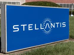  stellantis-under-fire-shareholders-reportedly-sue-company-for-inflated-stock-price-claims 