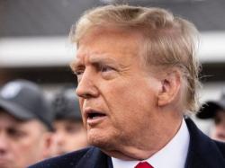 트럼프, 성경 홍보로 30만달러 벌어... `MAGA 여정`서 50만달러 넘게 벌고 저작권료로 수백만달러 챙겨