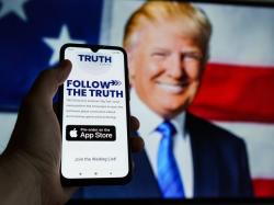  donald-trumps-billions-on-hold-as-insiders-sell-off-truth-social-shares 