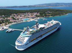  jim-cramer-doesnt-like-carnival-right-now-royal-caribbean-is-the-one-you-want 