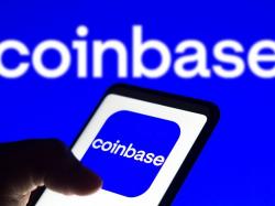  coinbase-upgraded-as-both-presidential-candidates-show-crypto-support-analyst-sees-resilience-amid-regulatory-changes 