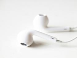  apple-may-discontinue-all-three-earpods-models-including-usb-c-researcher-hints-at-target-listing-clue 