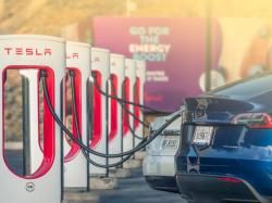  tesla-cybertruck-lead-engineer-warns-against-using-extension-cord-on-superchargers 