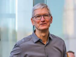 애플 사용자, AI에 갈증... 팀 쿡 `아이폰 16에서 iOS 18.1 도입률, 17.1의 두 배`