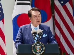 한국, 윤석열 대통령 비상계엄 선포에 ETF 폭락... 야당 `위헌` 반발