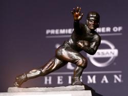 헤이즈먼 트로피 수상한 트래비스 헌터, 2025년 NFL 드래프트 1순위 될까... 배팅 배당과 역사가 말해주는 것
