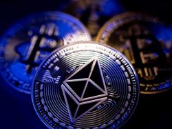 업계 전문가, 205개 암호화폐 전망서 이더리움·솔라나 비트코인·XRP 압도할 것