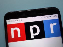 트럼프, 공영미디어 지원 중단 위협... NPR·PBS 긴장