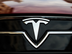  tesla-to-open-first-store-in-chiles-capital-marking-debut-in-south-americas-thriving-electric-vehicle-market-report 