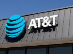  att-offers-5-credit-for-nationwide-outage-commits-to-2024-objectives-amid-fcc-investigation 