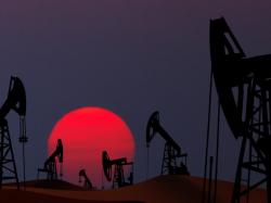 us-energy-stocks-dive-on-crude-natural-gas-price-slump-contrarian-analyst-says-own-commodities-in-2024 