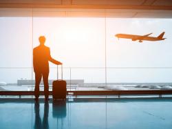 레이건 워싱턴 내셔널 공항 인근 포토맥강에 여객기 추락... 이착륙 전면 중단