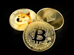 비트코인·이더리움·XRP 반등세...도지코인은 부진...금요일 암호화폐 서밋 앞두고 횡보장 예상