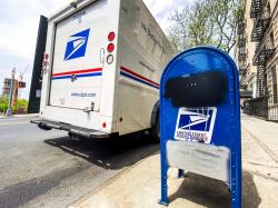 USPS 수장 디조이 사임...아마존·페덱스·UPS와 경쟁 속 95억달러 적자 눈덩이