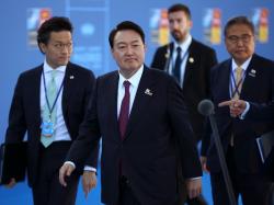  south-korean-president-yoon-suk-yeol-arrested--kospi-edges-higher-despite-political-upheaval-won-stable 