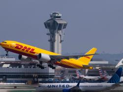 DHL, 800달러 이상 美 배송 중단...통관 규정 변경에 수일 지연 발생