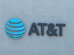 AT&T 주가 9% 상승 전망...월가 10대 기업 투자의견 정리