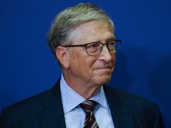 bill-gates-says-luckily-his-daughter-phoebe-gates-never-asked-him-to-back-her-business 