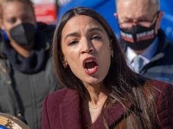 AOC, 마조리 테일러 그린의 `저가매수` 수익 추궁...의회 주식거래 금지 촉구