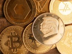  elizabeth-warren-calls-out-trump-linked-stablecoin-as-a-national-security-risk-hes-cashing-in-on-foreign-crypto-deals 