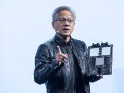 트럼프, 엔비디아 CEO 황 회장 극찬... "반도체 시장 99% 장악, 쉽지 않은 성과"