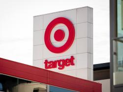  analyst-lowers-target-q1-forecast-amid-spending-slump-rising-consumer-tariffs 