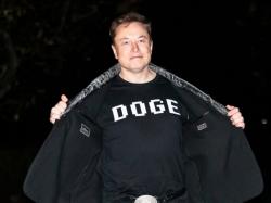 머스크, 트럼프의 DOGE 프로젝트로 1130억달러 손실..."가치있는 일" 평가