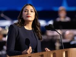 AOC, 트럼프의 `팁 비과세` 법안 조항 맹비난... "사기성 정책"