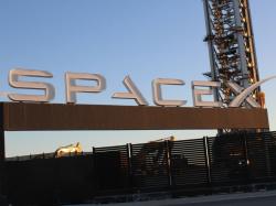 트럼프 행정부, 스페이스<span class='font-color02'>X</span> 계약 해지 시도했으나 국방·NASA 핵심역할로 무산
