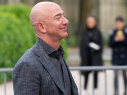  jeff-bezos-billionaire-dad-with-40-billion-fortune-hires-ceo-to-run-his-family-office 