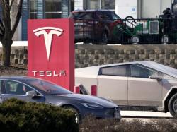  model-y-fails-a-road-test-teslas-production-patent-for-cybercab-and-more-this-week-in-mobility 