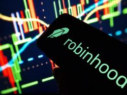  robinhood-soars-oil-dips-and-gold-defies-gravity-whats-moving-markets-monday 