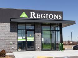 regional-banks-suffer-worst-drop-since-trumps-tariff-shock-are-credit-fears-back 