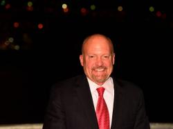  jim-cramer-predicts-fed-rate-cuts-as-regional-banks-stumble-credit-cavalry-is-right-on-time 