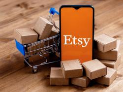 etsy-stock-tumbles-as-ceo-exit-and-weak-holiday-outlook-rattle-investors