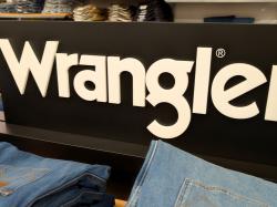  why-is-lee-and-wrangler-parent-kontoor-brands-stock-sinking-monday 