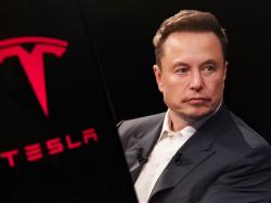  top-analyst-predicts-major-tsla-dip-calls-elon-musk-led-ev-giants-autonomous-ride-hailing-service-a-glorified-taxi-people-will-be-sick 
