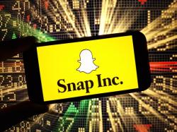  snap-soars-on-q3-earnings-500-million-stock-buyback 
