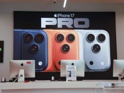  china-crowds-rush-apple-stores-again-after-iphone-17-launch 