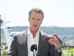  gavin-newsom-slams-sean-duffy-for-urging-people-to-dress-nicely-on-thanksgiving-flights-transportation-secretary-hits-back-with-skinny-jeans-jibe 