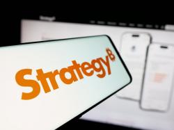  peter-schiff-questions-strategys-inclusion-in-global-equity-indexes-after-jpmorgans-warning-bitcoin-bull-michael-saylor-calls-report-alarmist 