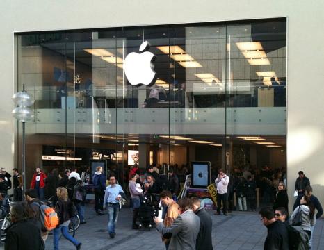 Apple Hired A New Retail Exec